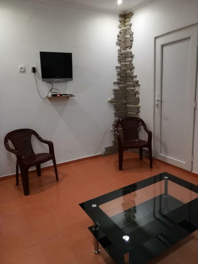 Rooms And Apartments Milana Bar Exterior foto